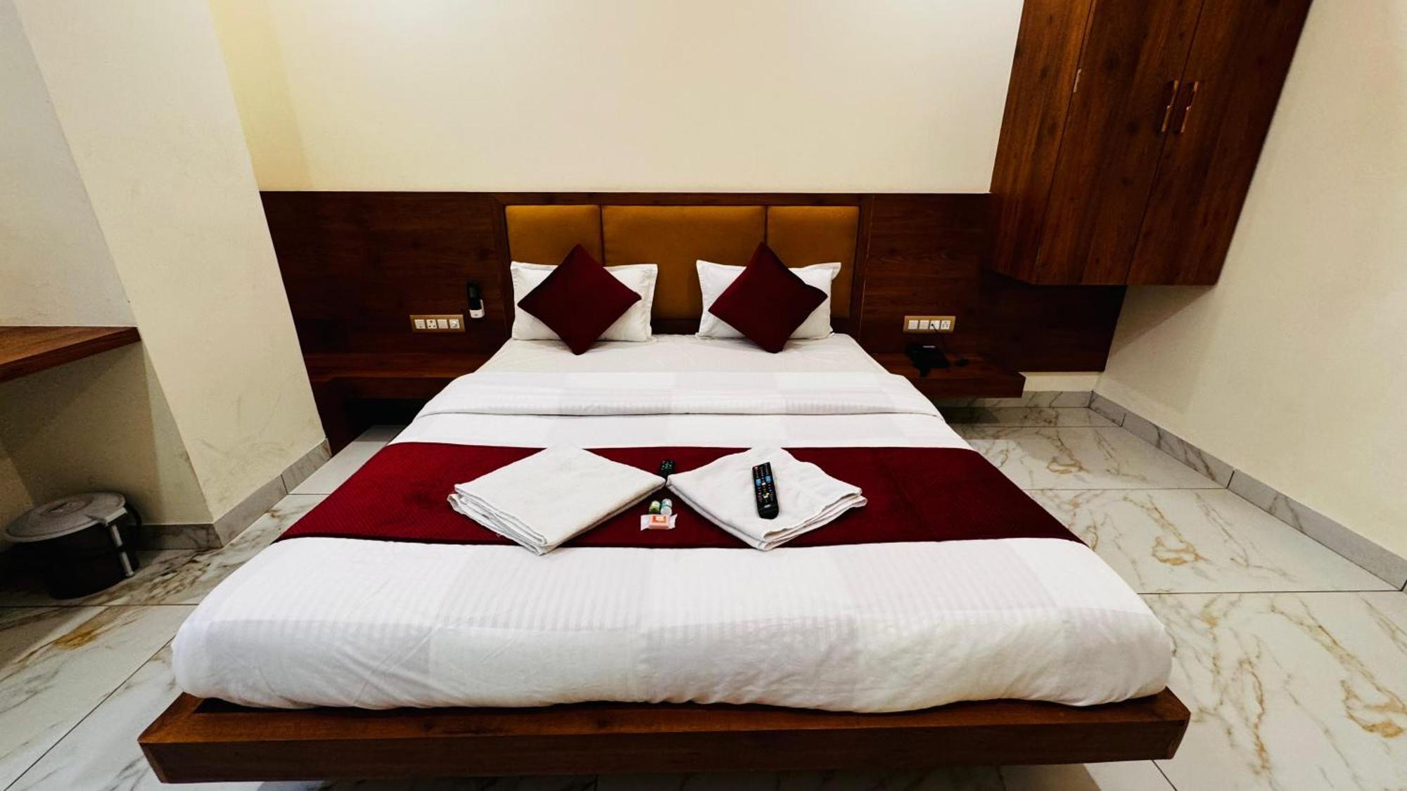 Hotel Prakasham Ujjain Εξωτερικό φωτογραφία