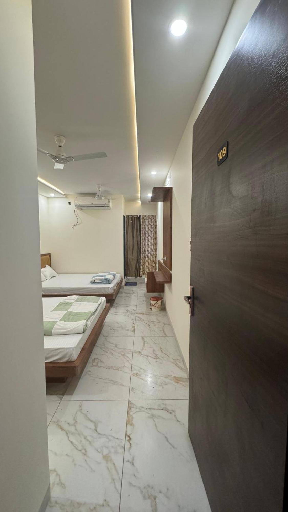 Hotel Prakasham Ujjain Εξωτερικό φωτογραφία
