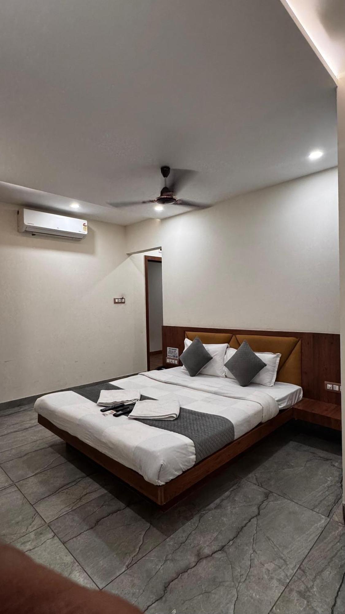 Hotel Prakasham Ujjain Εξωτερικό φωτογραφία