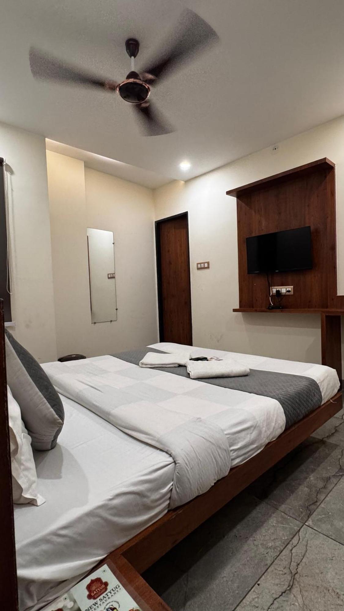 Hotel Prakasham Ujjain Εξωτερικό φωτογραφία